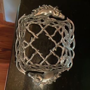 Horse head serving piece